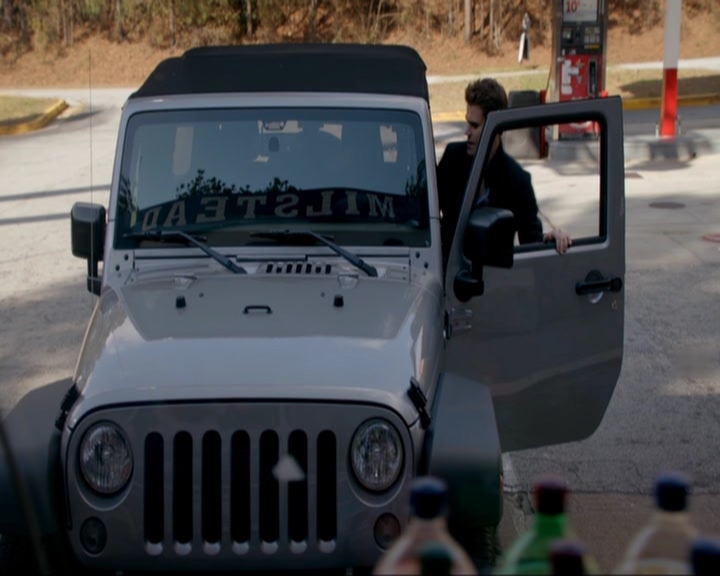 VampireDiariesWorld-dot-nl_7x14MoonlightOnTheBayou0119.jpg