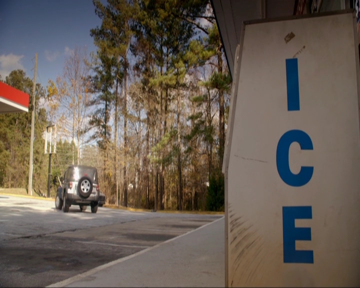 VampireDiariesWorld-dot-nl_7x14MoonlightOnTheBayou0124.jpg