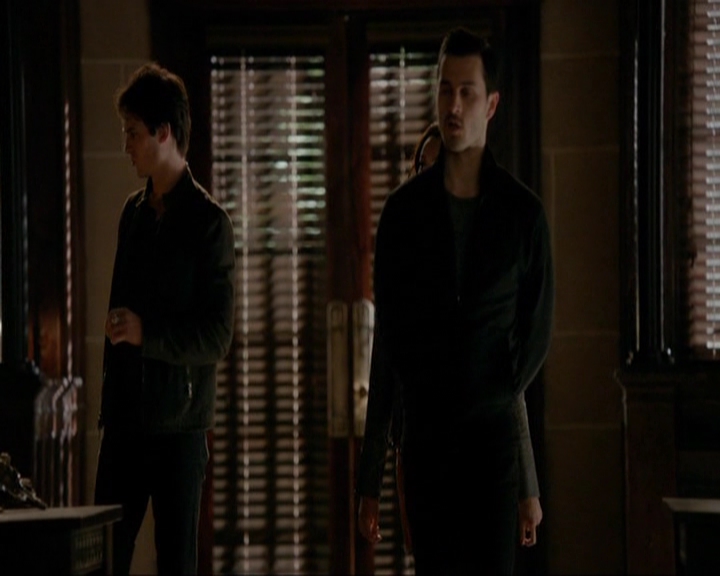 VampireDiariesWorld-dot-nl_7x14MoonlightOnTheBayou0163.jpg