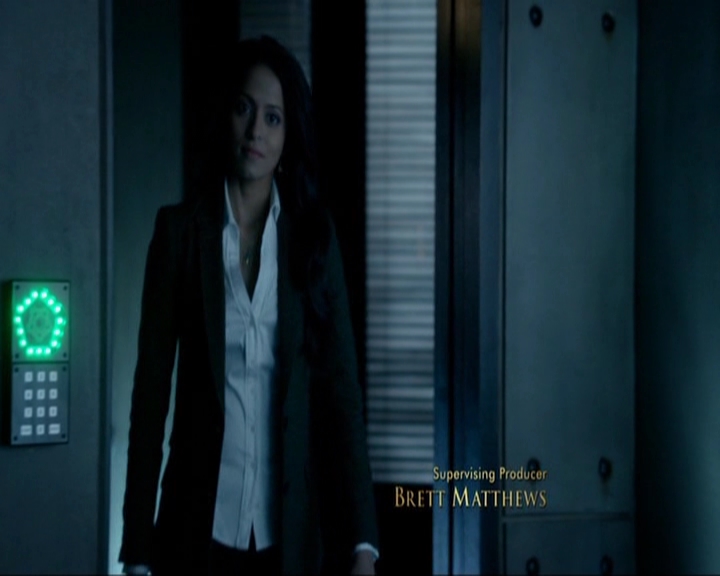 VampireDiariesWorld-dot-nl_7x14MoonlightOnTheBayou0207.jpg