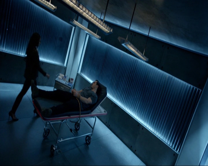 VampireDiariesWorld-dot-nl_7x14MoonlightOnTheBayou0209.jpg