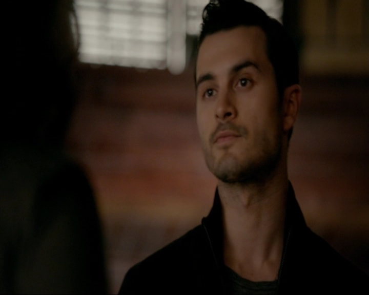 VampireDiariesWorld-dot-nl_7x14MoonlightOnTheBayou0270.jpg