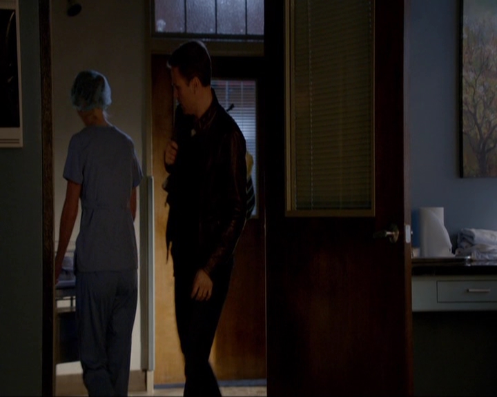 VampireDiariesWorld-dot-nl_7x14MoonlightOnTheBayou0273.jpg