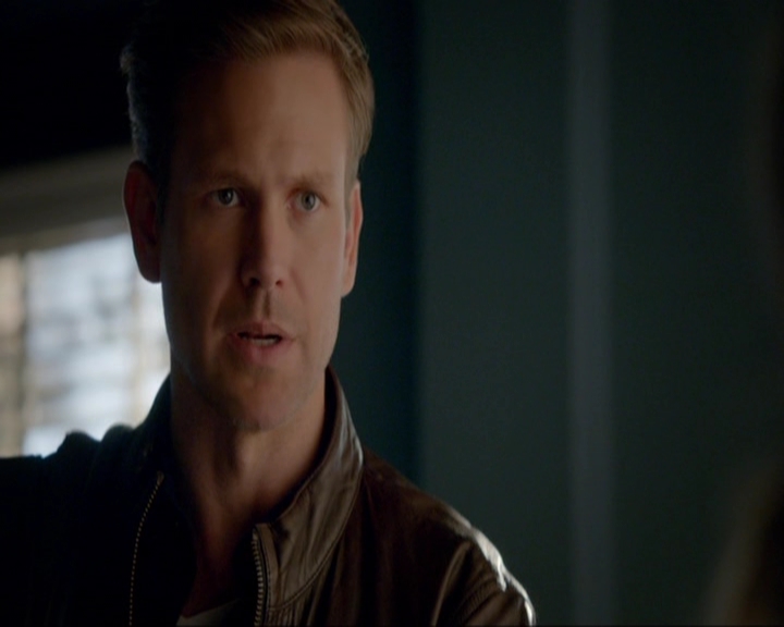 VampireDiariesWorld-dot-nl_7x14MoonlightOnTheBayou0282.jpg