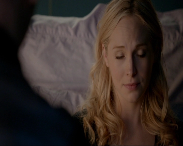 VampireDiariesWorld-dot-nl_7x14MoonlightOnTheBayou0311.jpg