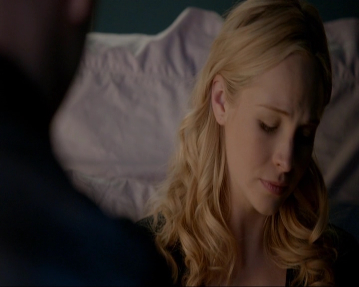 VampireDiariesWorld-dot-nl_7x14MoonlightOnTheBayou0312.jpg
