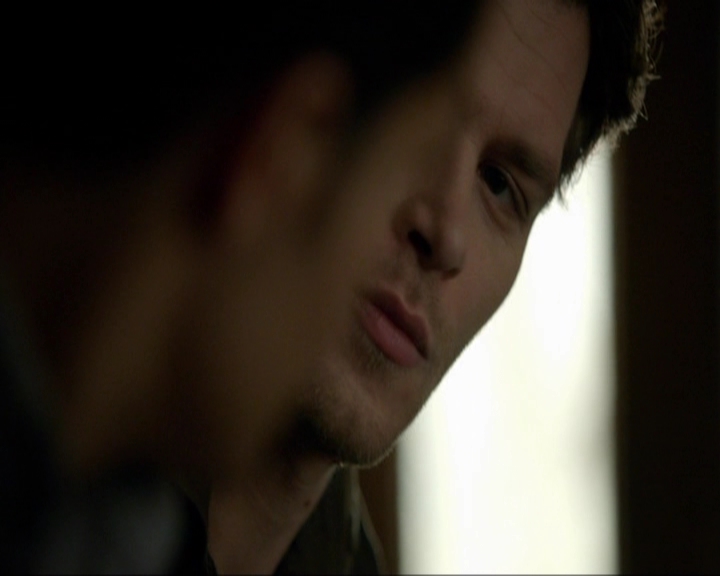 VampireDiariesWorld-dot-nl_7x14MoonlightOnTheBayou0422.jpg