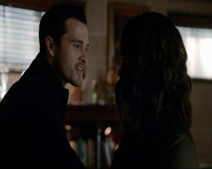 VampireDiariesWorld-dot-nl_7x14MoonlightOnTheBayou0776.jpg