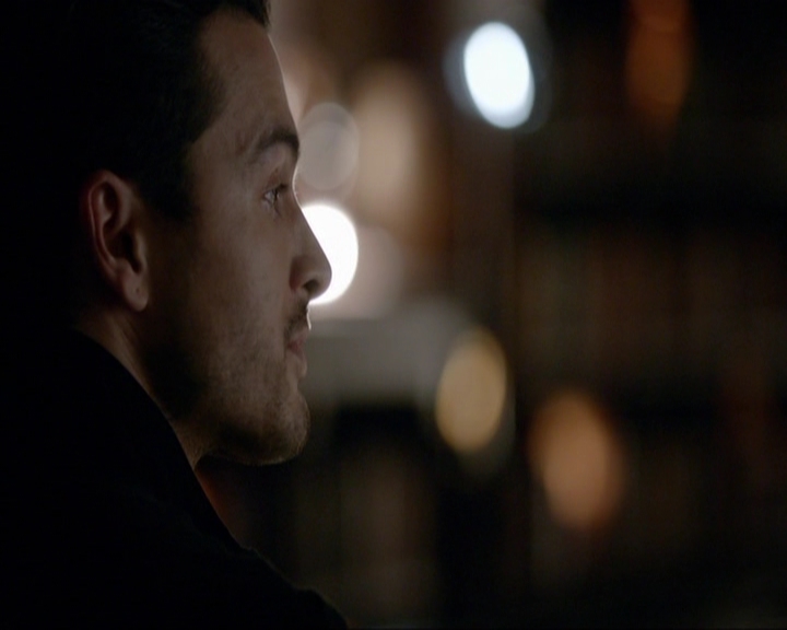 VampireDiariesWorld-dot-nl_7x14MoonlightOnTheBayou0790.jpg