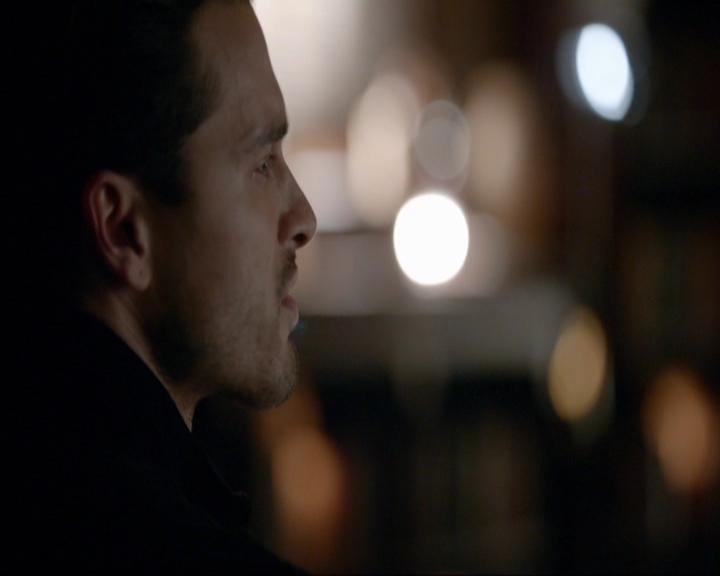 VampireDiariesWorld-dot-nl_7x14MoonlightOnTheBayou0793.jpg