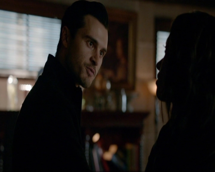 VampireDiariesWorld-dot-nl_7x14MoonlightOnTheBayou0798.jpg