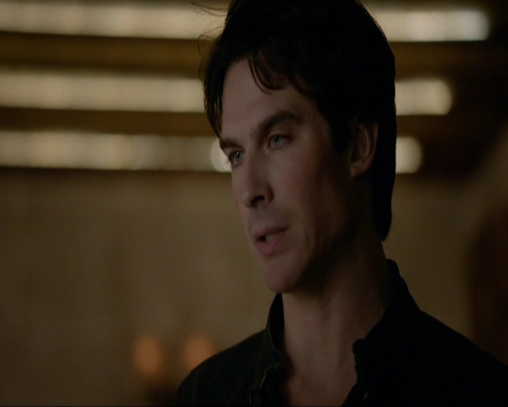 VampireDiariesWorld-dot-nl_7x14MoonlightOnTheBayou0808.jpg
