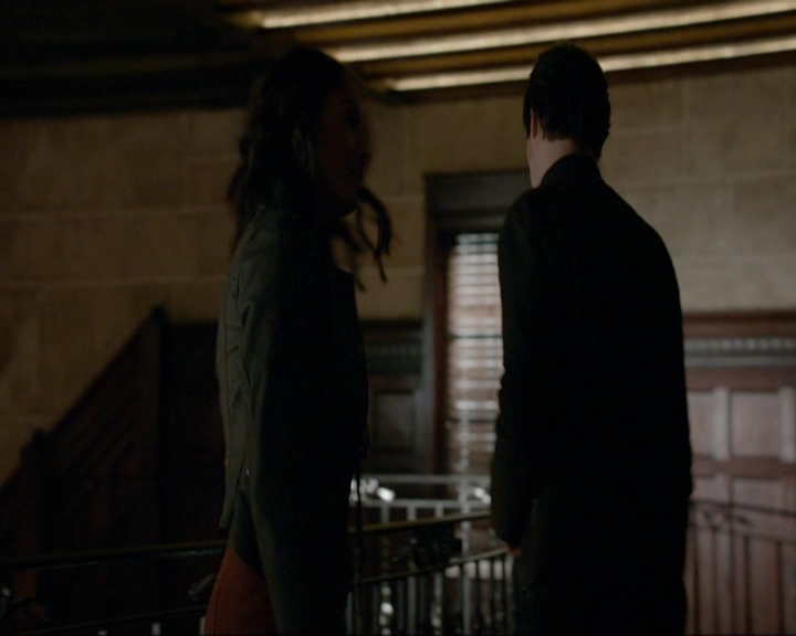 VampireDiariesWorld-dot-nl_7x14MoonlightOnTheBayou0810.jpg