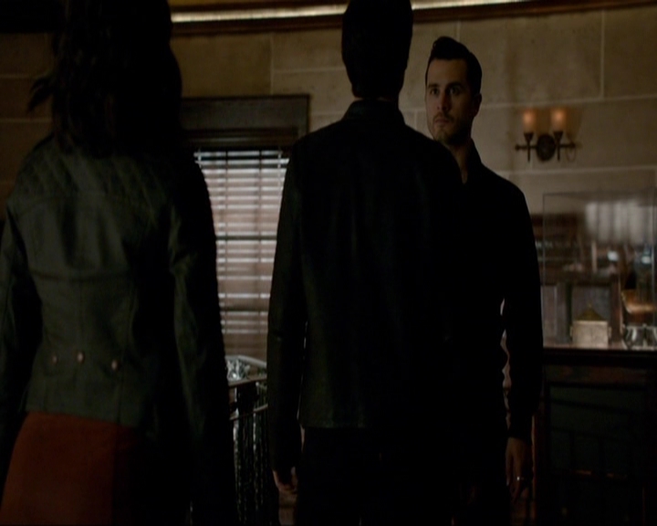 VampireDiariesWorld-dot-nl_7x14MoonlightOnTheBayou0811.jpg
