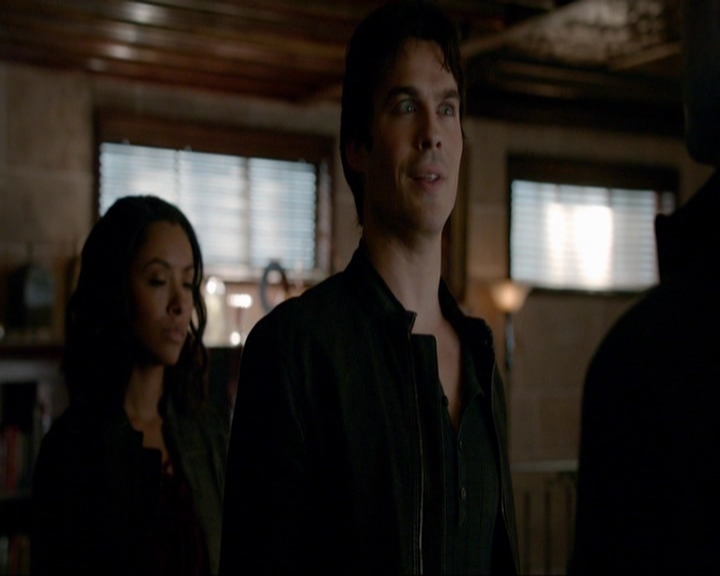 VampireDiariesWorld-dot-nl_7x14MoonlightOnTheBayou0814.jpg