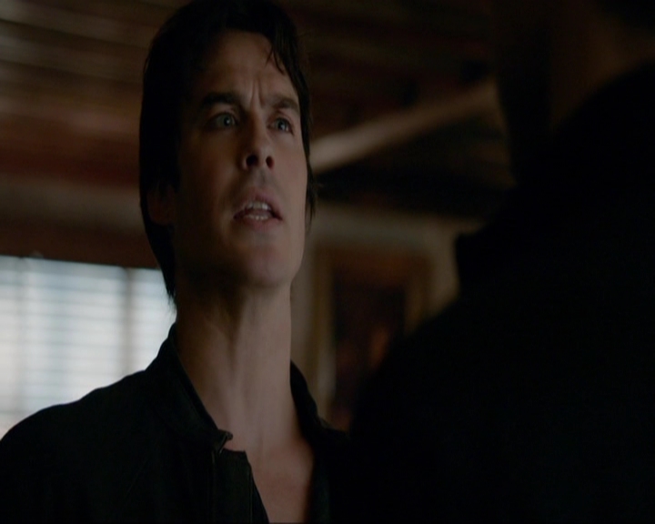 VampireDiariesWorld-dot-nl_7x14MoonlightOnTheBayou0824.jpg