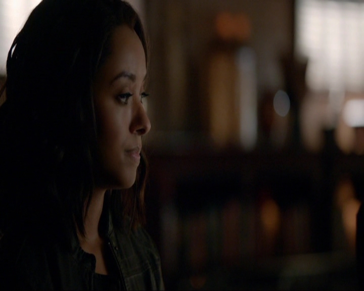 VampireDiariesWorld-dot-nl_7x14MoonlightOnTheBayou0831.jpg
