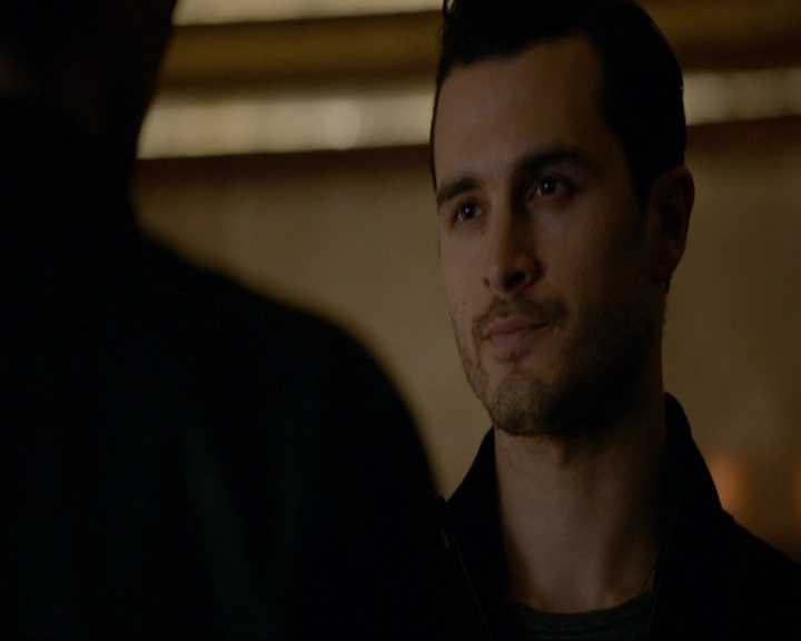 VampireDiariesWorld-dot-nl_7x14MoonlightOnTheBayou0833.jpg