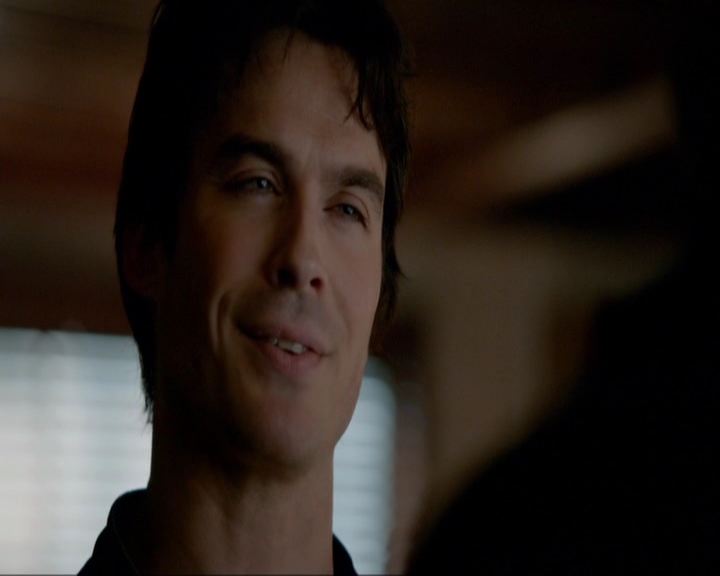 VampireDiariesWorld-dot-nl_7x14MoonlightOnTheBayou0834.jpg