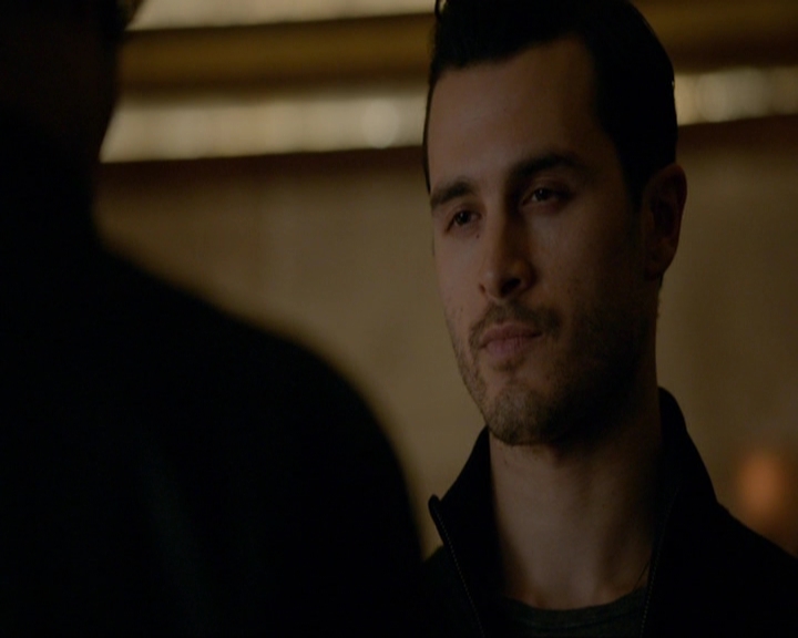 VampireDiariesWorld-dot-nl_7x14MoonlightOnTheBayou0835.jpg