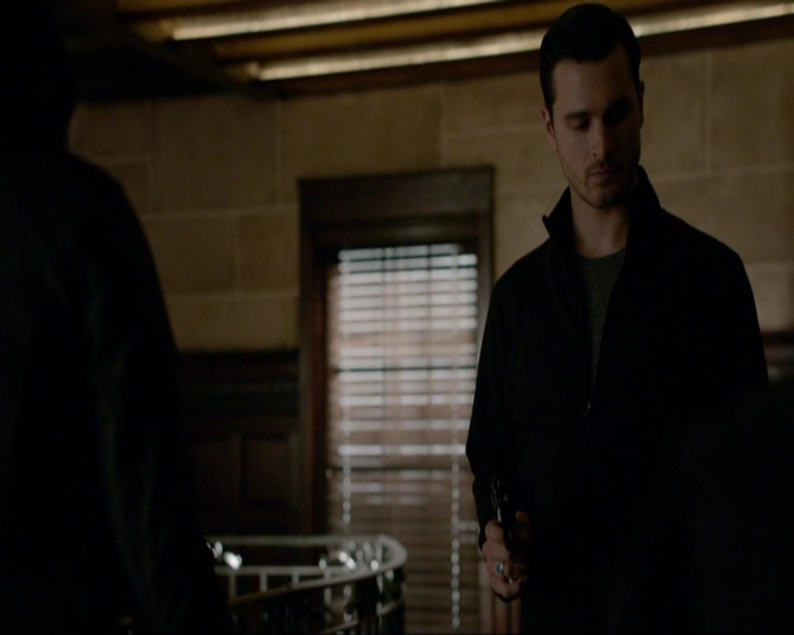 VampireDiariesWorld-dot-nl_7x14MoonlightOnTheBayou0838.jpg