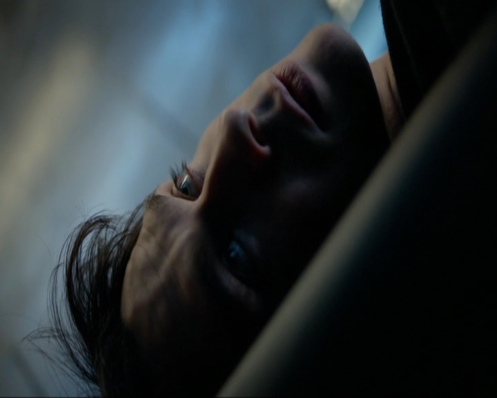 VampireDiariesWorld-dot-nl_7x14MoonlightOnTheBayou0845.jpg