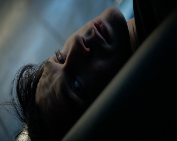 VampireDiariesWorld-dot-nl_7x14MoonlightOnTheBayou0846.jpg