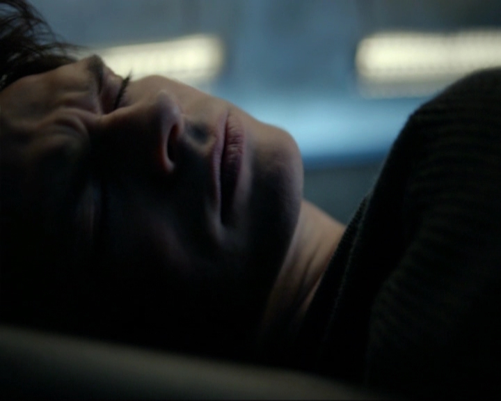 VampireDiariesWorld-dot-nl_7x14MoonlightOnTheBayou0854.jpg