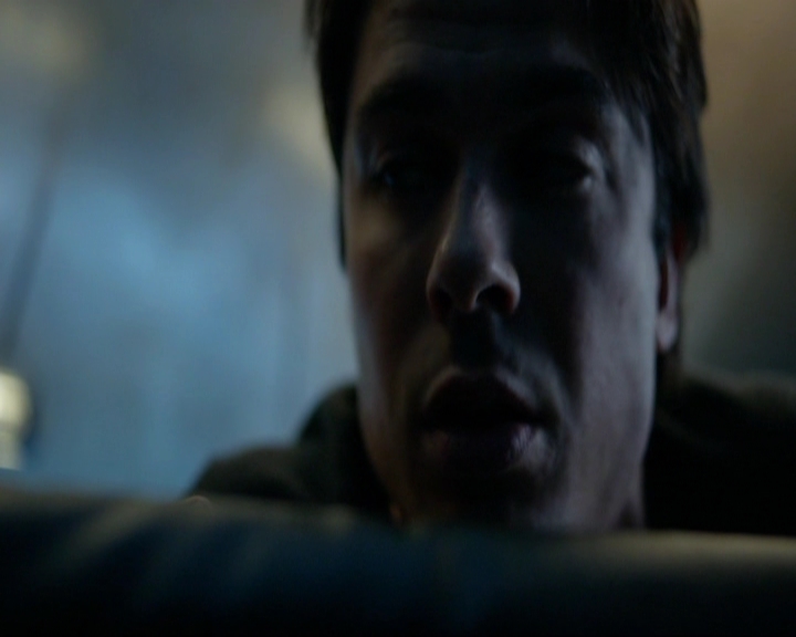 VampireDiariesWorld-dot-nl_7x14MoonlightOnTheBayou0862.jpg