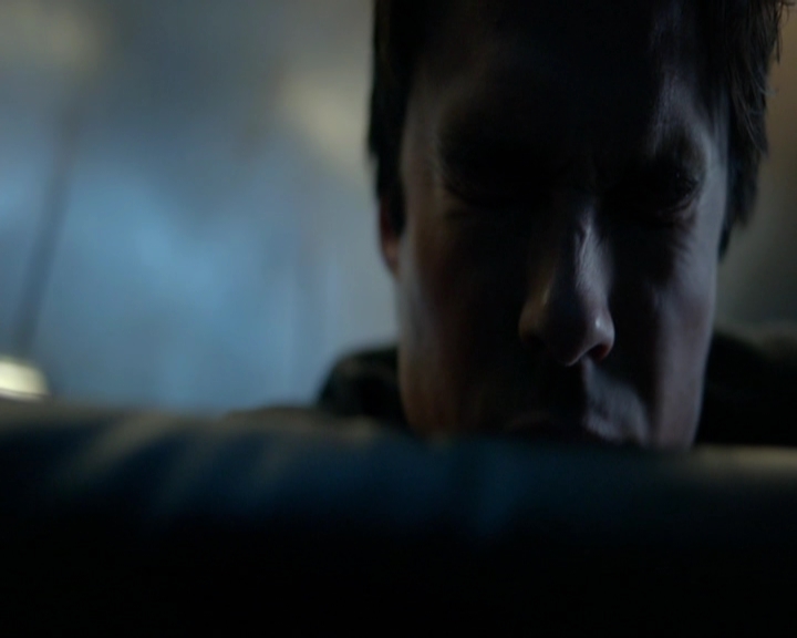 VampireDiariesWorld-dot-nl_7x14MoonlightOnTheBayou0863.jpg