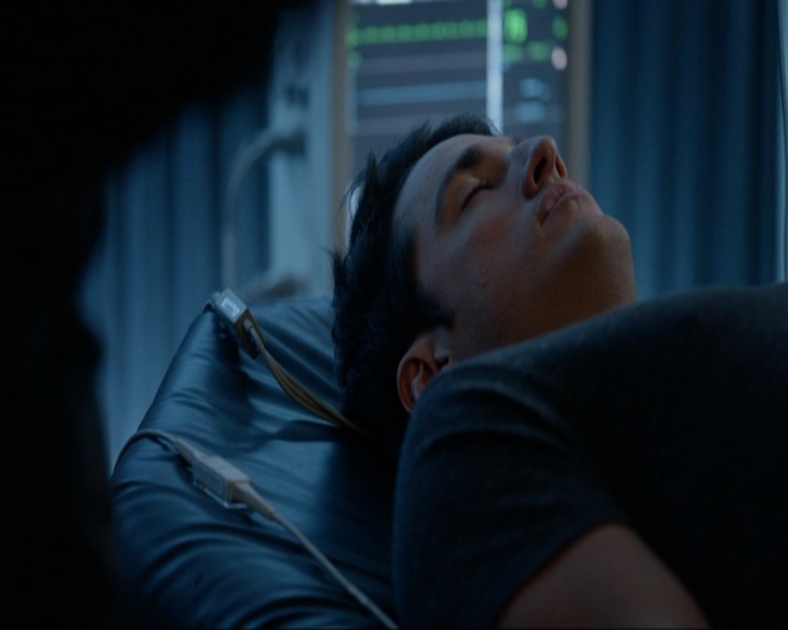 VampireDiariesWorld-dot-nl_7x14MoonlightOnTheBayou0868.jpg