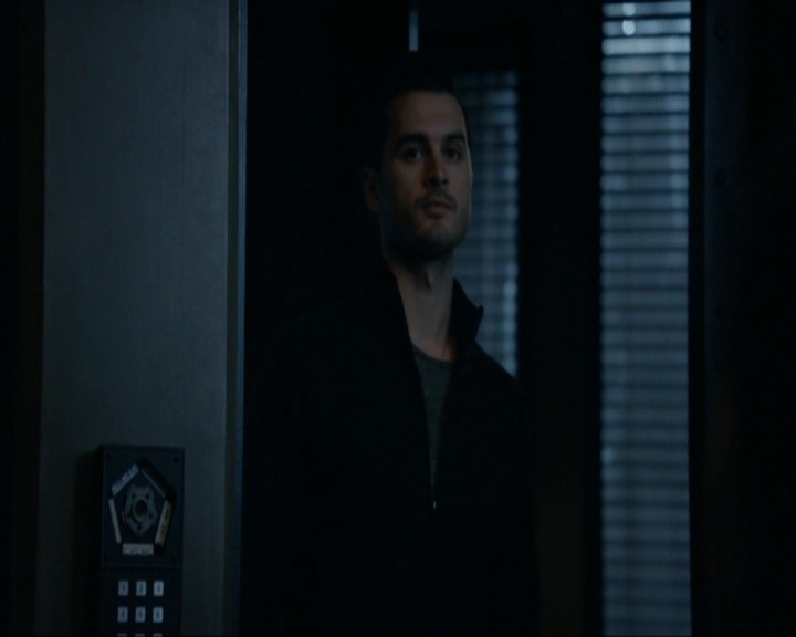 VampireDiariesWorld-dot-nl_7x14MoonlightOnTheBayou0874.jpg