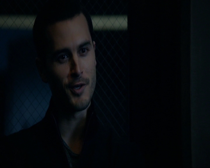 VampireDiariesWorld-dot-nl_7x14MoonlightOnTheBayou0891.jpg