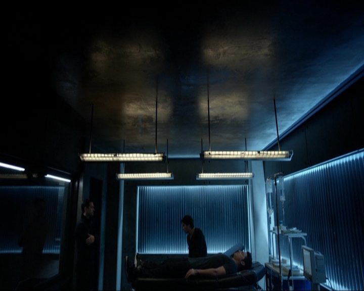 VampireDiariesWorld-dot-nl_7x14MoonlightOnTheBayou0908.jpg