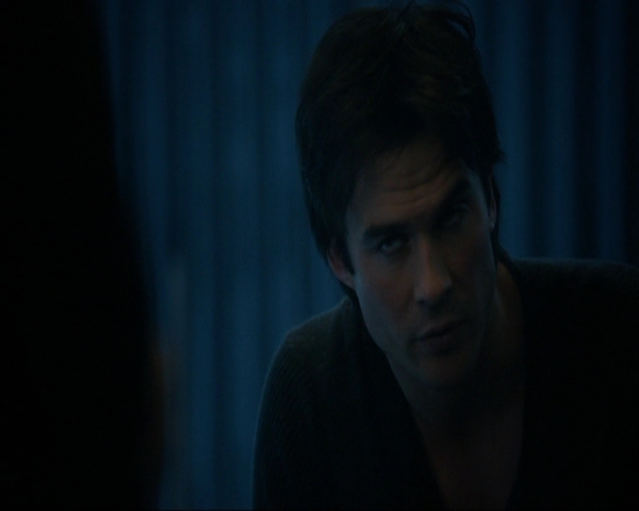 VampireDiariesWorld-dot-nl_7x14MoonlightOnTheBayou0910.jpg