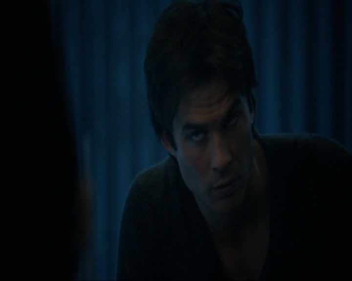 VampireDiariesWorld-dot-nl_7x14MoonlightOnTheBayou0911.jpg