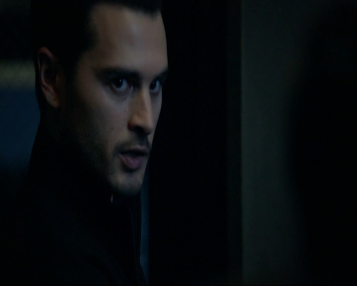 VampireDiariesWorld-dot-nl_7x14MoonlightOnTheBayou0919.jpg