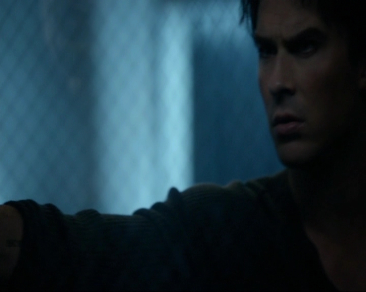 VampireDiariesWorld-dot-nl_7x14MoonlightOnTheBayou0931.jpg