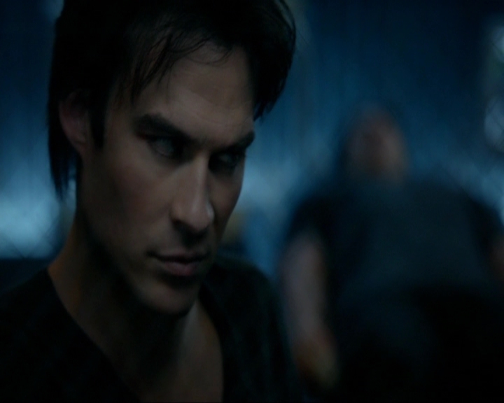 VampireDiariesWorld-dot-nl_7x14MoonlightOnTheBayou0945.jpg
