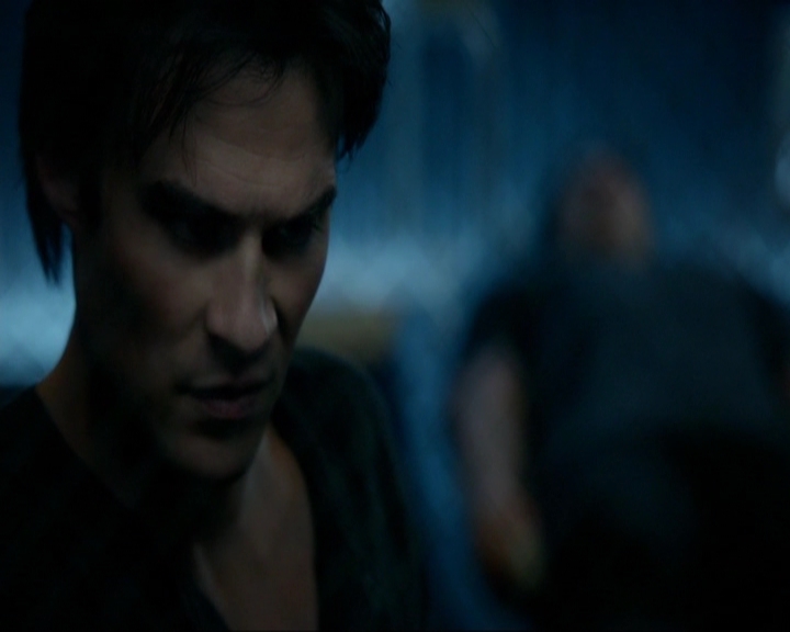 VampireDiariesWorld-dot-nl_7x14MoonlightOnTheBayou0946.jpg