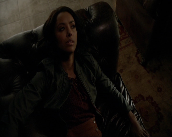 VampireDiariesWorld-dot-nl_7x14MoonlightOnTheBayou0957.jpg