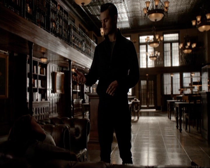 VampireDiariesWorld-dot-nl_7x14MoonlightOnTheBayou0977.jpg