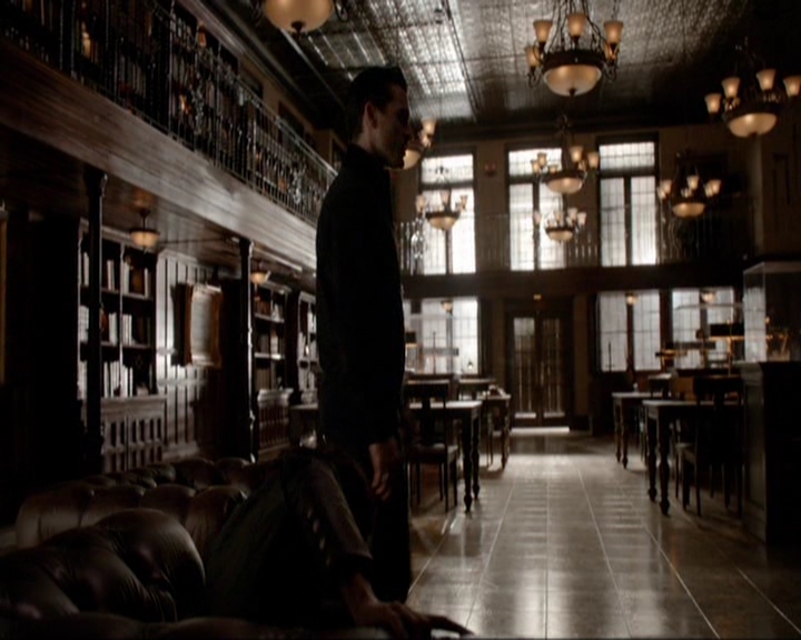 VampireDiariesWorld-dot-nl_7x14MoonlightOnTheBayou0979.jpg