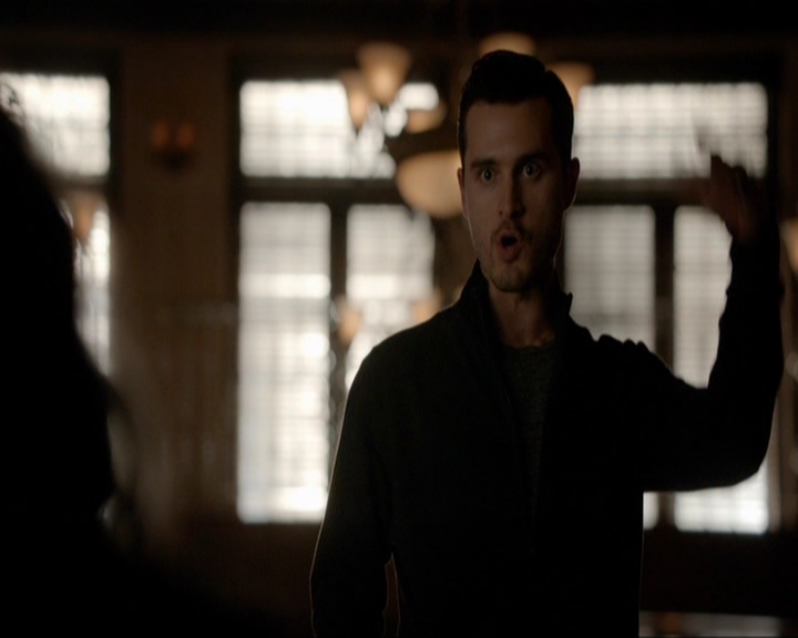 VampireDiariesWorld-dot-nl_7x14MoonlightOnTheBayou0988.jpg