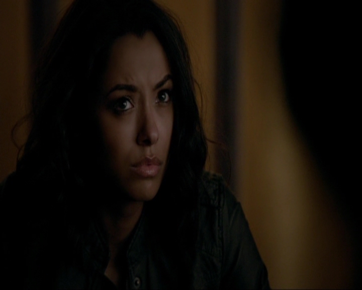 VampireDiariesWorld-dot-nl_7x14MoonlightOnTheBayou0990.jpg