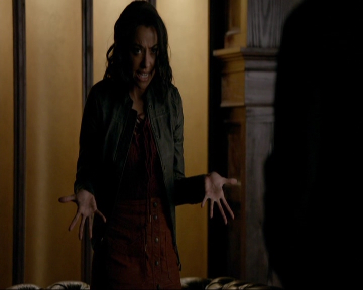 VampireDiariesWorld-dot-nl_7x14MoonlightOnTheBayou0999.jpg