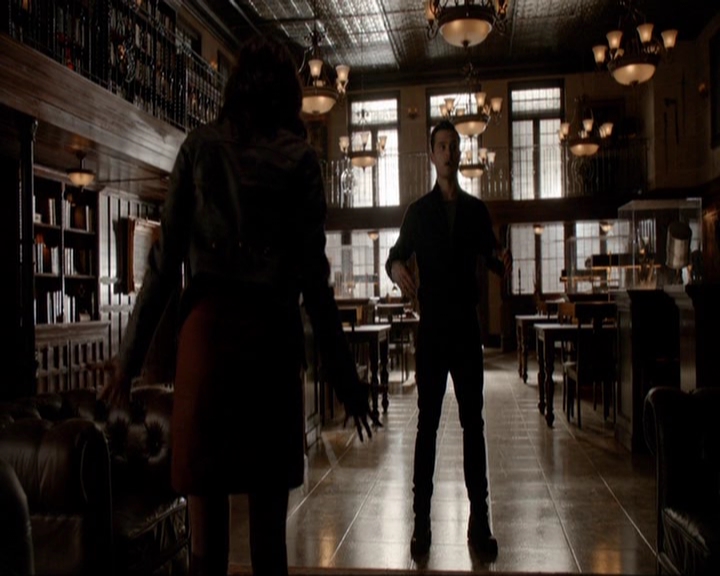 VampireDiariesWorld-dot-nl_7x14MoonlightOnTheBayou1000.jpg