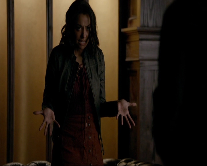 VampireDiariesWorld-dot-nl_7x14MoonlightOnTheBayou1001.jpg