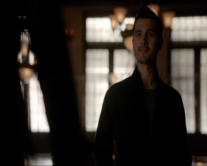VampireDiariesWorld-dot-nl_7x14MoonlightOnTheBayou1003.jpg