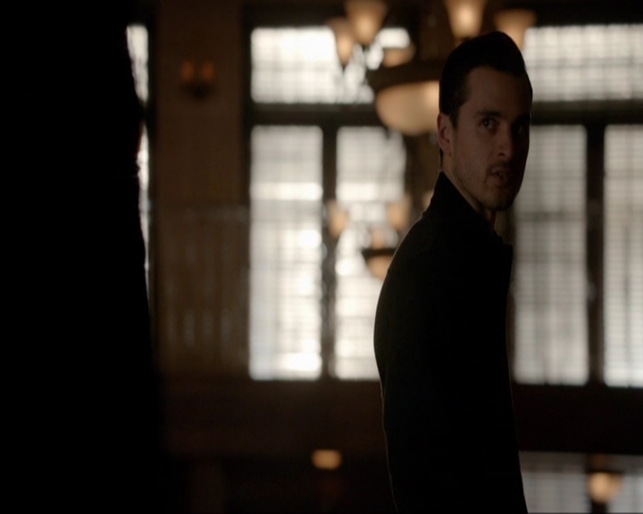 VampireDiariesWorld-dot-nl_7x14MoonlightOnTheBayou1013.jpg